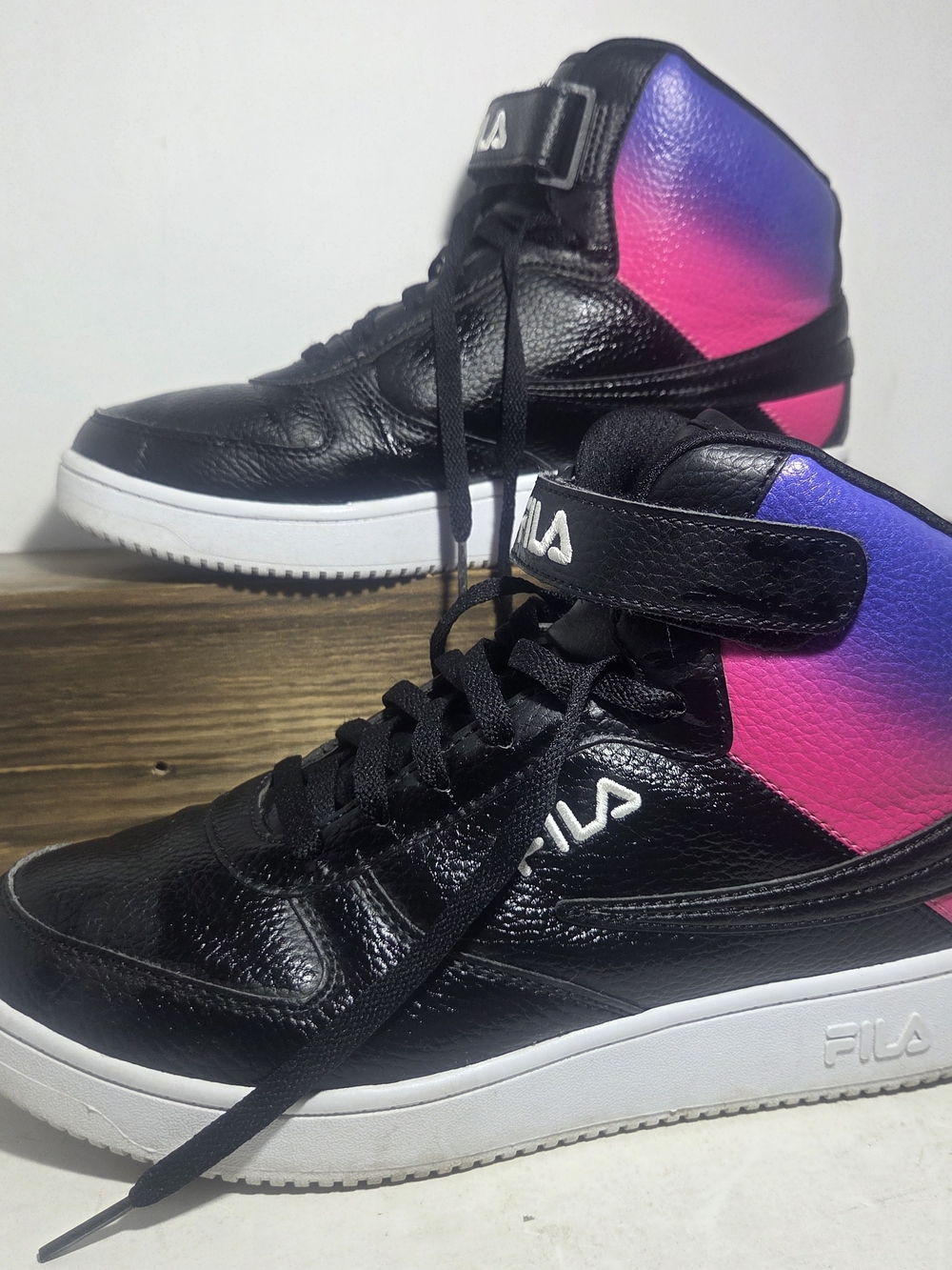 FILA Men's Vulc 13 Mid Top Sneakers Black Pink Purple Gradient Style 1BM01764-01